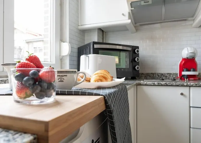 Apartamento Céntrico Y Cómodo Con Parking Privado *