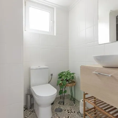 Apartamento Céntrico Y Cómodo Con Parking Privado *